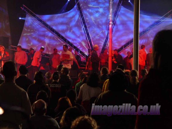 Alive 2005 024